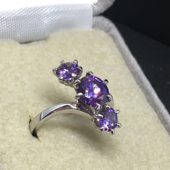 Never worn silver ring - Picture 4 of 5